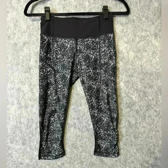 Lululemon Mesh And Pocket Capri Leggings - Size 2 - Picture 1 of 6